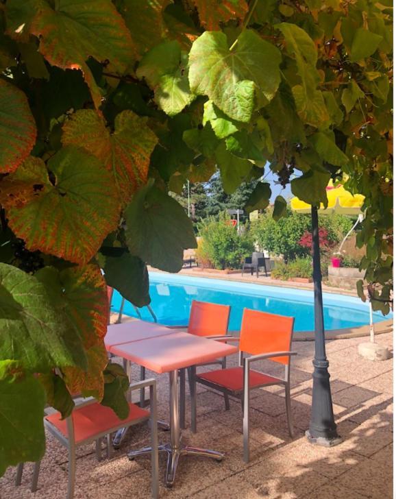 Hotel Logis Restaurant Le 1050 *